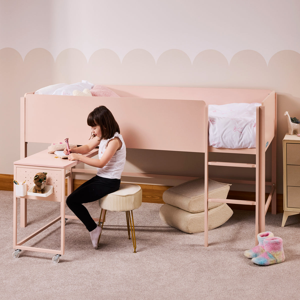Pull-out movable desk